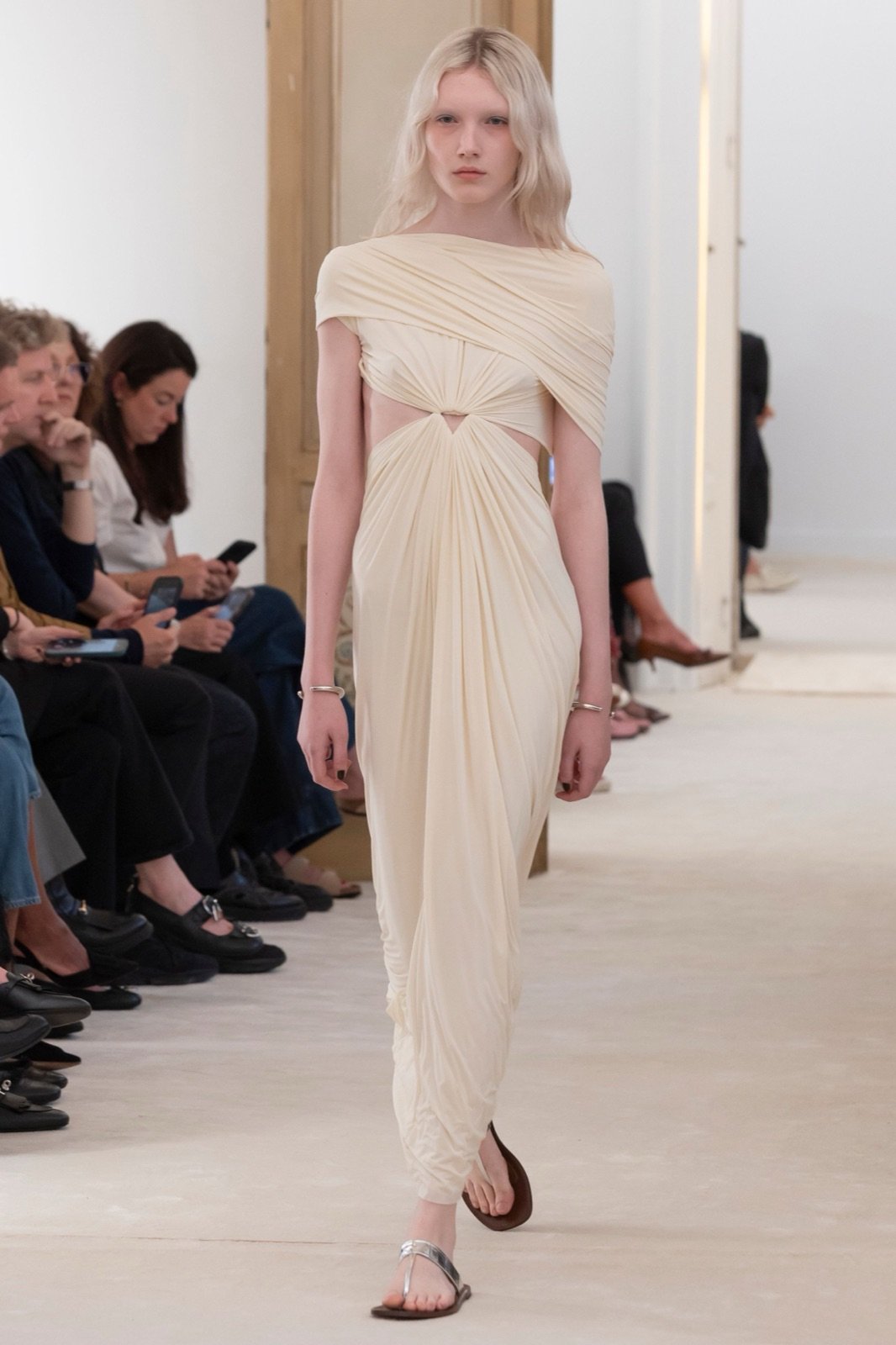 Runway pin — Alberta Ferretti